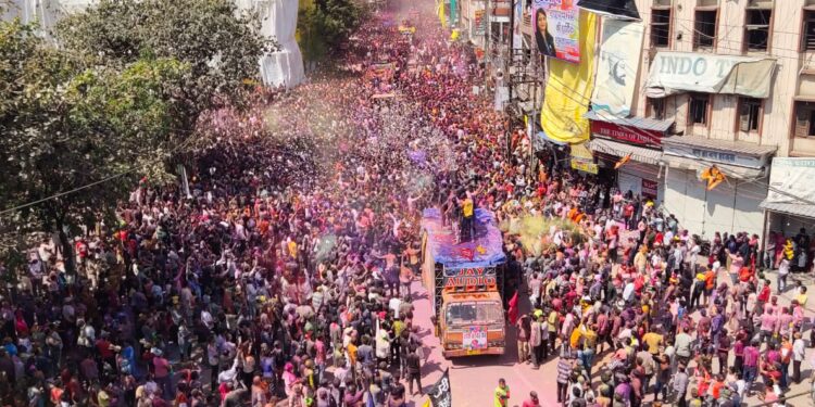 Indore ki aitihasik Ger: Jahan rangon ki masti ke saath safai ka bhi hai pakka intezam!