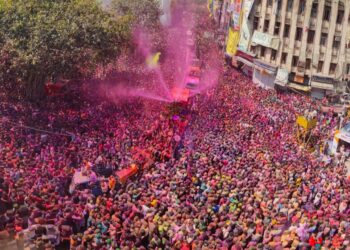 Indore ki rangarang Ger Jab sadkon par aasman tak udta hai gulaal, aur chhaton se hota hai dhamaal-DailyScoopIndia