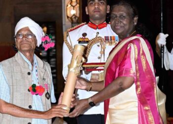 कला का जादूगर! पंडी राम मंडावी की बस्तर बांसुरी और शिल्पकला दोनो ने जीता दिल, पद्मश्री से हुए सम्मानित!