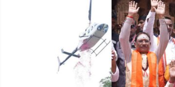 भोरमदेव में सीएम का कांवड़ियों पर बरसा प्रेम, आसमान से करी फूलों की बरसात