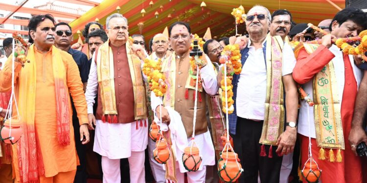 CM साय की भक्ति! हटकेश्वरनाथ महादेव में किया रुद्राभिषेक, कांवड़ यात्रा में हुए शामिल