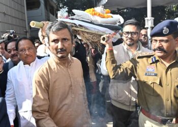 विनोद कुमार शुक्ल की अंतिम यात्रा: मुख्यमंत्री ने जताया शोक, कहा- साहित्य जगत ने खो दिया अपना अनमोल रत्न