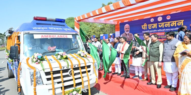 18 जिलों के 2100 गांवों में ही अब सीधे मिलेगी फ्री मेडिकल सेवा, आदिवासी क्षेत्रों को CM का बड़ा तोहफा 