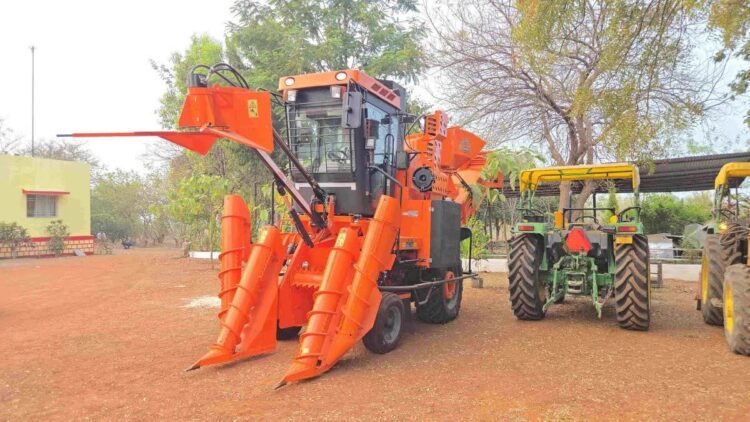 छत्तीसगढ़ में पहली बार: गन्ना किसानों के लिए आई करोड़ों की मशीन, अब चुटकियों में होगी कटाई