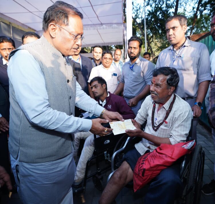 बेटी की शादी के लिए शुगर पीड़ित दिव्यांग बाप को 20 हजार की CM साय की तुरंत मदद