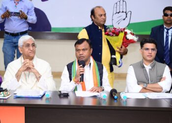 ढाई साल बाद भी अधूरी टीम, छत्तीसगढ़ कांग्रेस में नेतृत्व पर सवाल