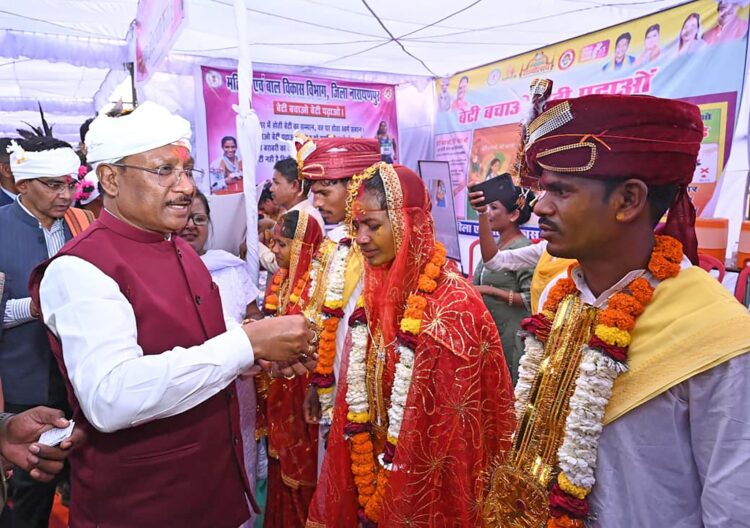 अबूझमाड़ के जंगलों से मंडप तक: 4 पूर्व नक्सली जोड़ों ने रचाई शादी, CM साय ने दिया आशीर्वाद