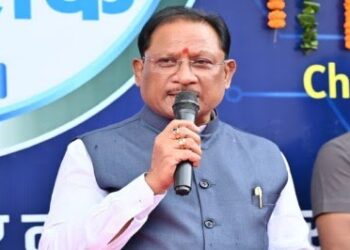 छत्तीसगढ़ में नक्सलवाद की कमर टूटी: एक साथ 52 नक्सलियों ने डाले हथियार, 1.41 करोड़ का था इनाम