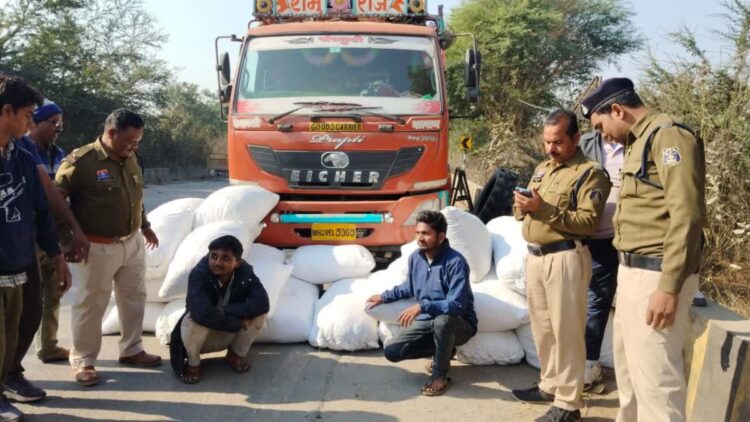 महासमुंद में नशे के सौदागरों पर ‘सर्जिकल स्ट्राइक’: 4.75 करोड़ का गांजा जब्त, 2 अंतरराज्यीय तस्कर गिरफ्तार