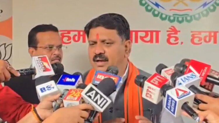 छत्तीसगढ़ में ‘SIR’ पर संग्राम: गृहमंत्री का बड़ा बयान, कहा- “घुसपैठियों के नाम तो कटेंगे ही