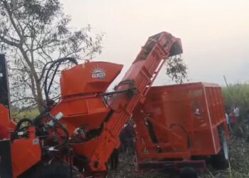 छत्तीसगढ़ के किसानों को बड़ी सौगात: पहली बार आई ‘गन्ना हार्वेस्टर’ मशीन, कटाई की लागत में होगी 30% की कमी 
