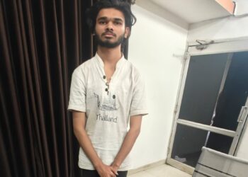 सिर्फ 10वीं पास, लेकिन ठगी में ‘मास्टरमाइंड’: रायपुर पुलिस ने पकड़ा ऑनलाइन लोन के नाम पर लाखों लूटने वाला शातिर