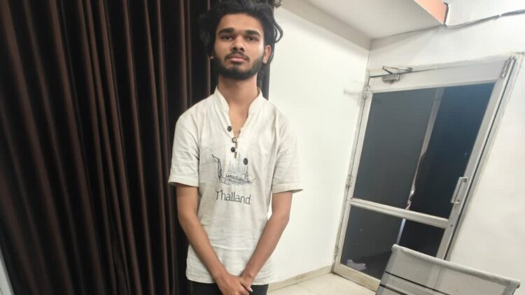 सिर्फ 10वीं पास, लेकिन ठगी में ‘मास्टरमाइंड’: रायपुर पुलिस ने पकड़ा ऑनलाइन लोन के नाम पर लाखों लूटने वाला शातिर