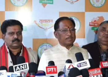 नक्सलवाद के खात्मे की ‘डेडलाइन’ पर सस्पेंस: अमित शाह ने कहा मार्च 2026, तो CM साय ने बताई दिसंबर 2026 की तारीख