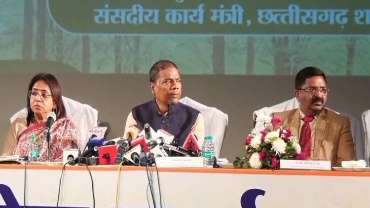 साय सरकार के 2 साल: मंत्री केदार कश्यप ने पेश किया रिपोर्ट कार्ड; बाघों की संख्या हुई दोगुनी, 425 गांवों तक पहुंची बस सेवा