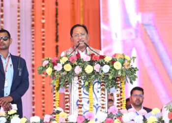 मैनपाट महोत्सव 2026: सितारों की महफिल और सांस्कृतिक महाकुंभ; मनोज तिवारी और कनिका कपूर ने बांधा समां