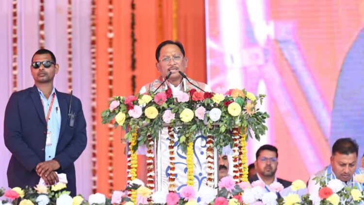 मैनपाट महोत्सव 2026: सितारों की महफिल और सांस्कृतिक महाकुंभ; मनोज तिवारी और कनिका कपूर ने बांधा समां