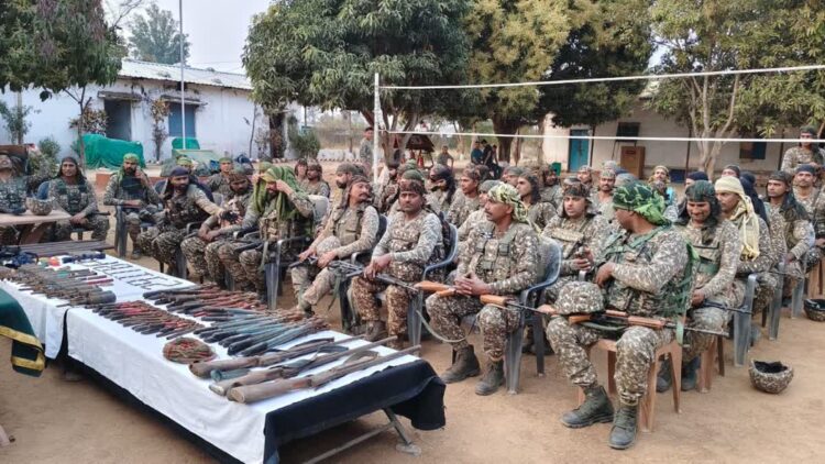 अबूझमाड़ में नक्सलियों के हथियारों का जखीरा बरामद: ITBP और पुलिस की बड़ी कार्रवाई, रॉकेट लॉन्चर और थ्री-नॉट-थ्री बंदूकें जब्त