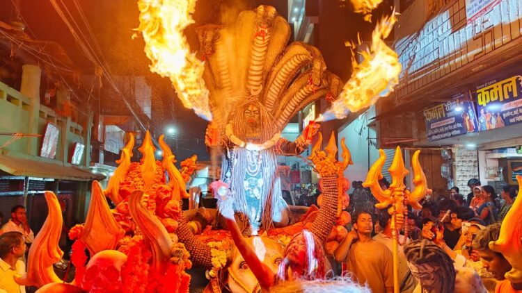 धमतरी में निकली बाबा भोलेनाथ की शाही बारात: अघोरियों के नृत्य और डमरूओं के नाद से गूंजी धर्मनगरी, हजारों भक्त हुए शामिल