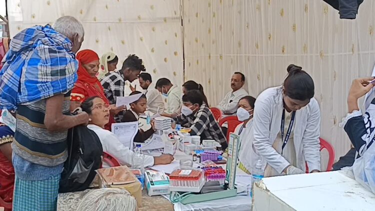 अंबिकापुर में बेमौसम पीलिया का तांडव: पाइप लाइन में बंधी मिली ‘पुरानी चप्पल’, दूषित पानी से 40 से ज्यादा बीमार