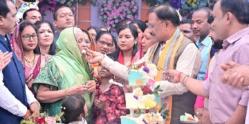 CM विष्णुदेव साय का 62वां जन्मदिन: बगिया 80 वर्षीय मां के साथ जन्मदिन मनाने पहुंचे मुख्यमंत्री, मां ने तिलक लगाकर उतारी आरती और सुनाई सत्यनारायण कथा