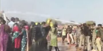 रायपुर: नियुक्ति के लिए अंगारों पर चले शिक्षक अभ्यर्थी, 57वें दिन उग्र हुआ आंदोलन; पुलिस ने दागी पानी की बौछारें