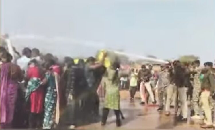 रायपुर: नियुक्ति के लिए अंगारों पर चले शिक्षक अभ्यर्थी, 57वें दिन उग्र हुआ आंदोलन; पुलिस ने दागी पानी की बौछारें