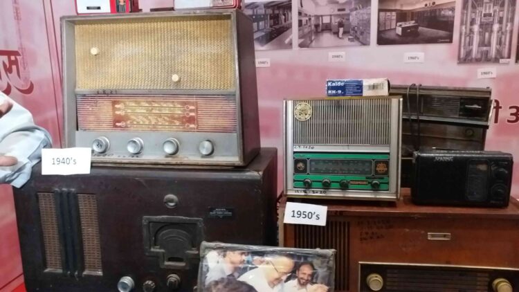 रायपुर के मनोहर लाल का ‘रेडियो प्रेम’: 1500 रेडियो का नायाब संग्रह, 5 पीढ़ियों ने सुना विभाजन के दौर का संगीत