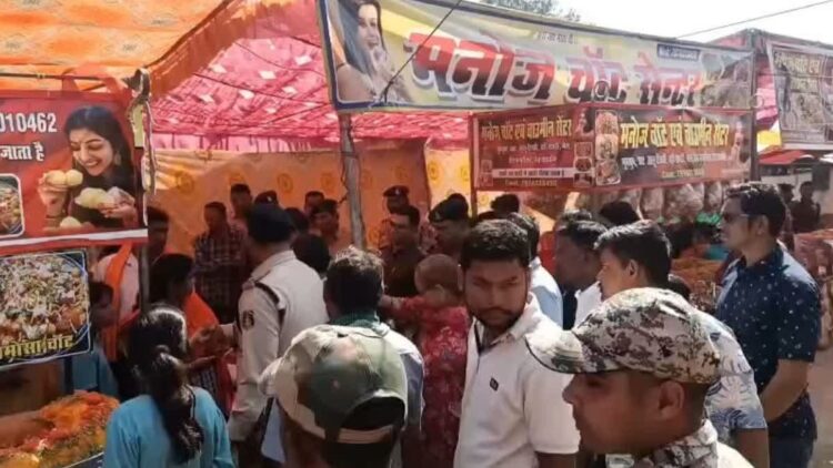 चरोदा के प्राचीन शिव मंदिर मेले में विवाद: हिंदू संगठनों का दुकानदारों पर पहचान छिपाकर व्यापार करने का आरोप, निगम ने जब्त किया ठेला