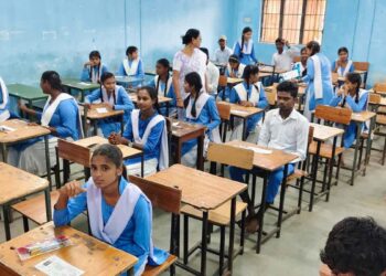धमतरी: कड़ी सुरक्षा के बीच 12वीं बोर्ड की परीक्षा शुरू; भूगोल और भौतिक शास्त्र के पेपर के साथ हुआ आगाज, कल से 10वीं के एग्जाम