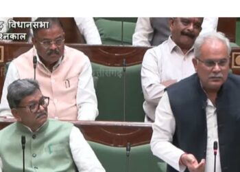 विधानसभा में गूंजा CSR का मुद्दा: “कलेक्टर को निर्देश नहीं दे सकते, तो किस बात के मंत्री”, भूपेश बघेल ने लखन लाल देवांगन को घेरा