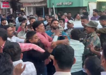 अंबिकापुर में लोकतंत्र के चौथे स्तंभ पर प्रहार: कवरेज कर रहे पत्रकार की पिटाई, थाने के घेराव के बाद भाजपा से जुड़े 3 लोगों पर FIR