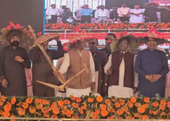 अन्नदाताओं की ‘हैप्पी होली’: बिलासपुर से सीएम साय ने दबाया बटन, 25 लाख किसानों के खातों में पहुंचे 10 हजार करोड़; रहंगी के मैदान में गूंजा ‘जय किसान’