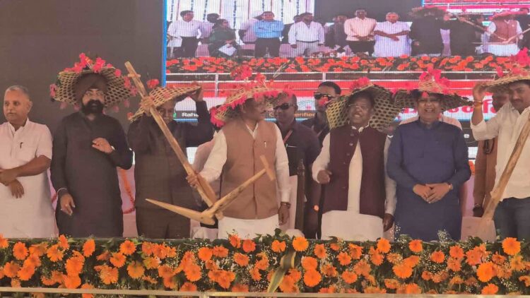 अन्नदाताओं की ‘हैप्पी होली’: बिलासपुर से सीएम साय ने दबाया बटन, 25 लाख किसानों के खातों में पहुंचे 10 हजार करोड़; रहंगी के मैदान में गूंजा ‘जय किसान’