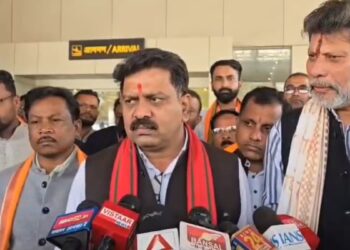 बस्तर के कोने-कोने में लागू होगा संविधान: डिप्टी सीएम विजय शर्मा की नक्सलियों को दोटूक- “हथियार छोड़ो, लाल कालीन बिछाकर करेंगे स्वागत”