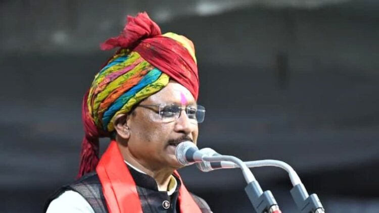 बस्तर के जंगलों में दौड़ेंगी गाड़ियाँ: केंद्र का बड़ा फैसला- 2027 तक बढ़ी नक्सल प्रभावित इलाकों में सड़क निर्माण की डेडलाइन; सीएम साय ने जताया आभार