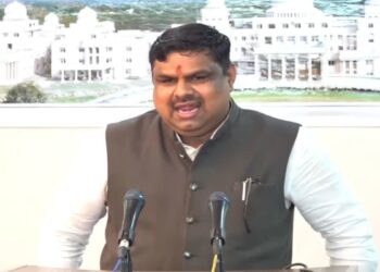आमरण अनशन पर बैठे D.Ed अभ्यर्थियों से सरकार की अपील: शिक्षा मंत्री बोले– “नई भर्ती की प्रक्रिया शुरू, व्यापम को भेजा पत्र, आंदोलन छोड़ें”