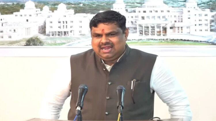 आमरण अनशन पर बैठे D.Ed अभ्यर्थियों से सरकार की अपील: शिक्षा मंत्री बोले– “नई भर्ती की प्रक्रिया शुरू, व्यापम को भेजा पत्र, आंदोलन छोड़ें”